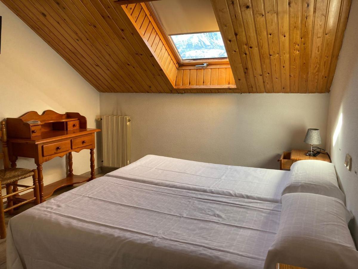 Hotel Mariana Трамакастиля де Тена Екстериор снимка