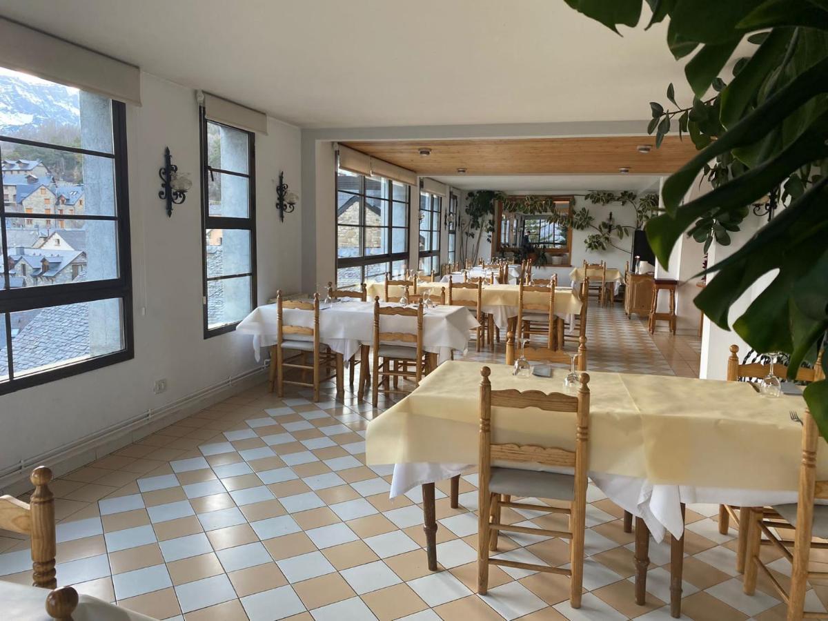 Hotel Mariana Трамакастиля де Тена Екстериор снимка