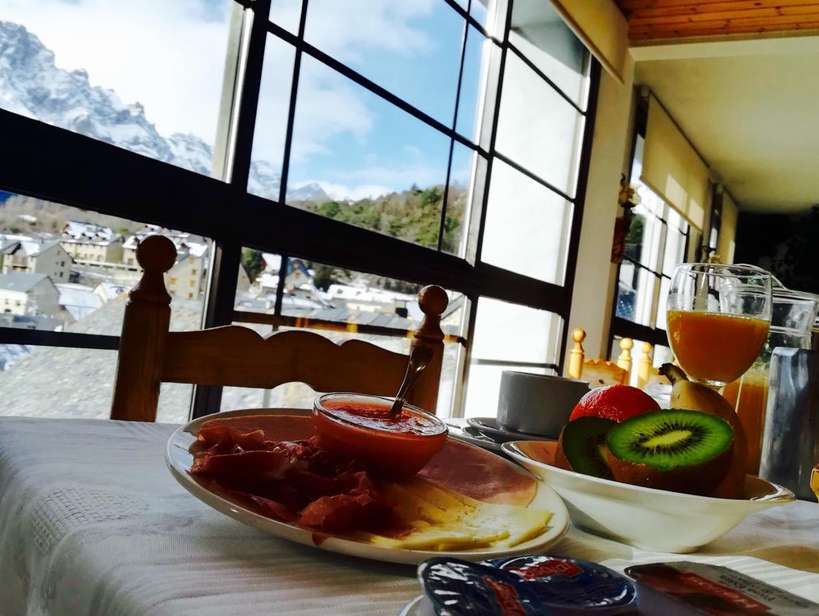 Hotel Mariana Трамакастиля де Тена Екстериор снимка